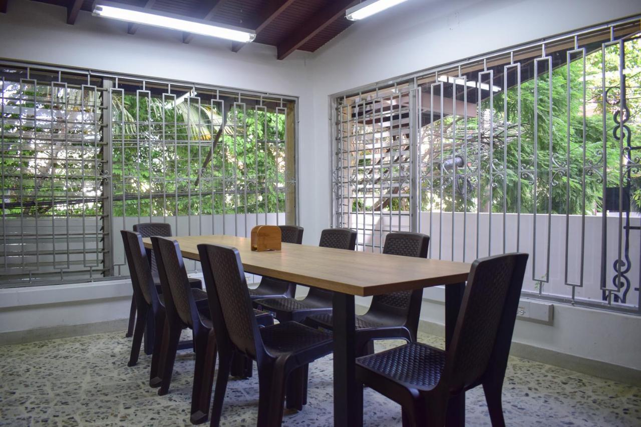 Guest house Area 51 *